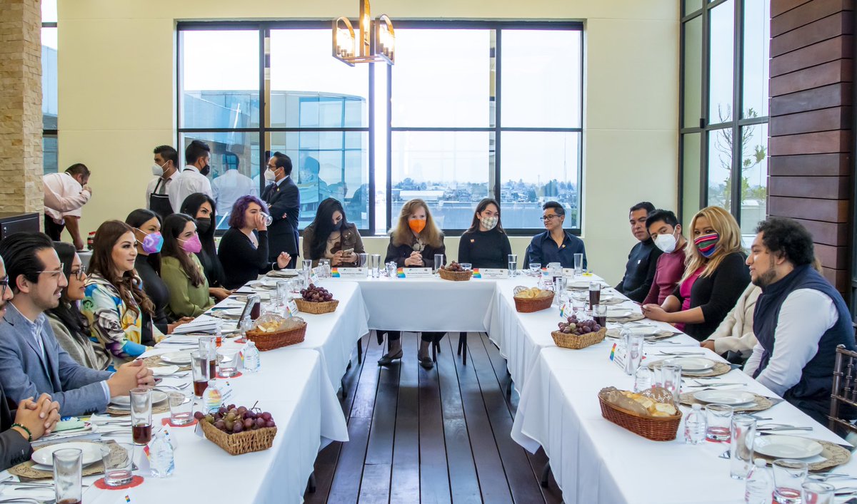 MyrnaGarciaMx's tweet photo. 👏🏳️‍🌈🏳️‍⚧️👉Sostuve una reunión “Por un esquema más cercano y de mucho diálogo” con asociaciones civiles y representantes de la comunidad LGBTTTIQ+, donde todas, todos y todes en unidad, construyamos una agenda trabajo entre la @CODHEM y estas asociaciones. https://t.co/JSXpGBp7wN