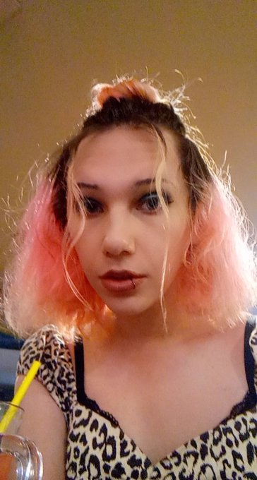 I got so drunk by the end of the night but totally worth it x https://t.co/pOAWseuVd2