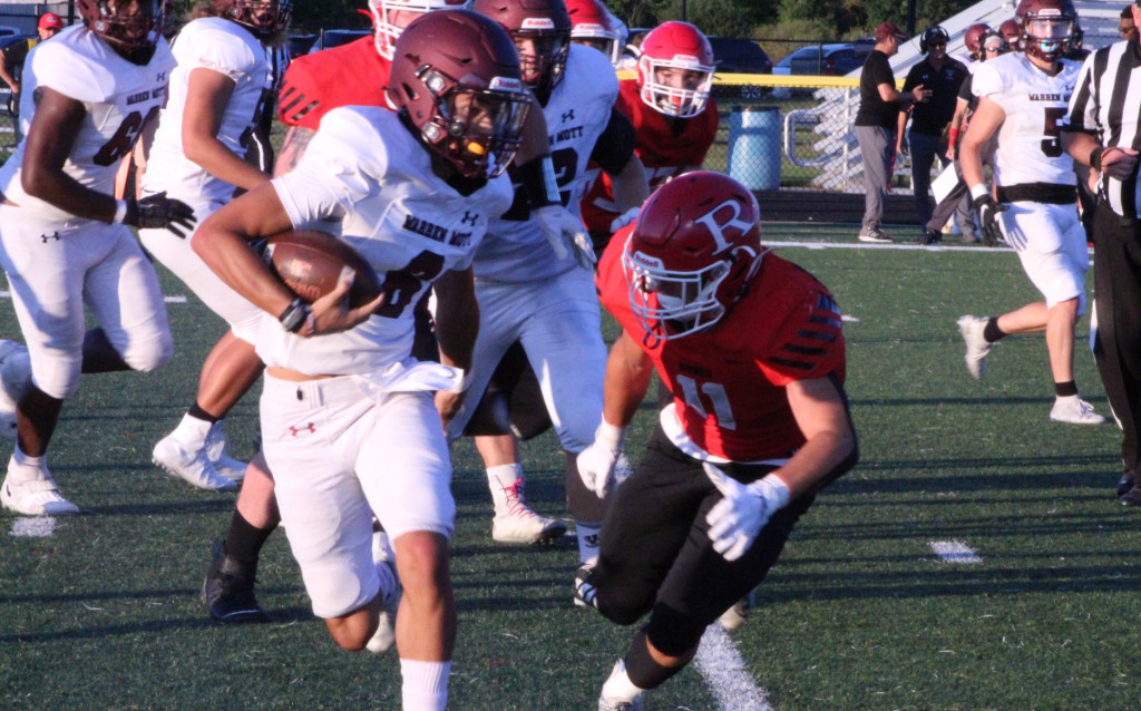 Logan Rolfs sparks Romeo to football victory over Mott bit.ly/2VcU11B