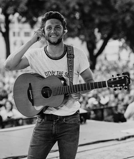 todays1dhistory's tweet photo. Today (September 3) in 2018 - Niall is stupid hot at FWT Syracuse 🔥🔥 https://t.co/YPOus3jV0i
