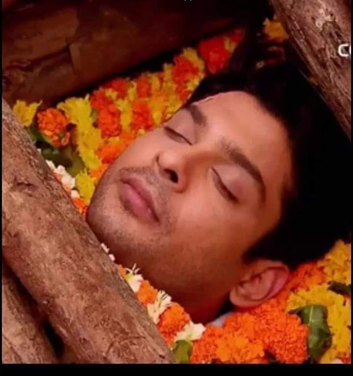 VijuD143's tweet image. ज़िंदगी अनिश्चितताओं का खेल है, निशब्ध हूँ,
ईश्वर आपकी आत्मा को शांति प्रदान करें !!
#SiddharthShuklaRIP 💐🙏🙏