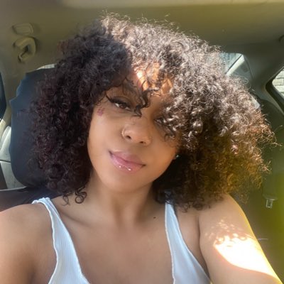 LizHatakee's tweet photo. #NewProfilePic https://t.co/xnHXDuSJin