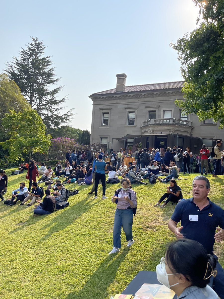 denstreete's tweet photo. My workday was quite rewarding. How was yours? โTwas great connecting zoom squares with actual students. #DiversityReception Plus we got to give out some snazzy backpacks and office swag! #DiversifyThePhD https://t.co/nMRFuSymFG