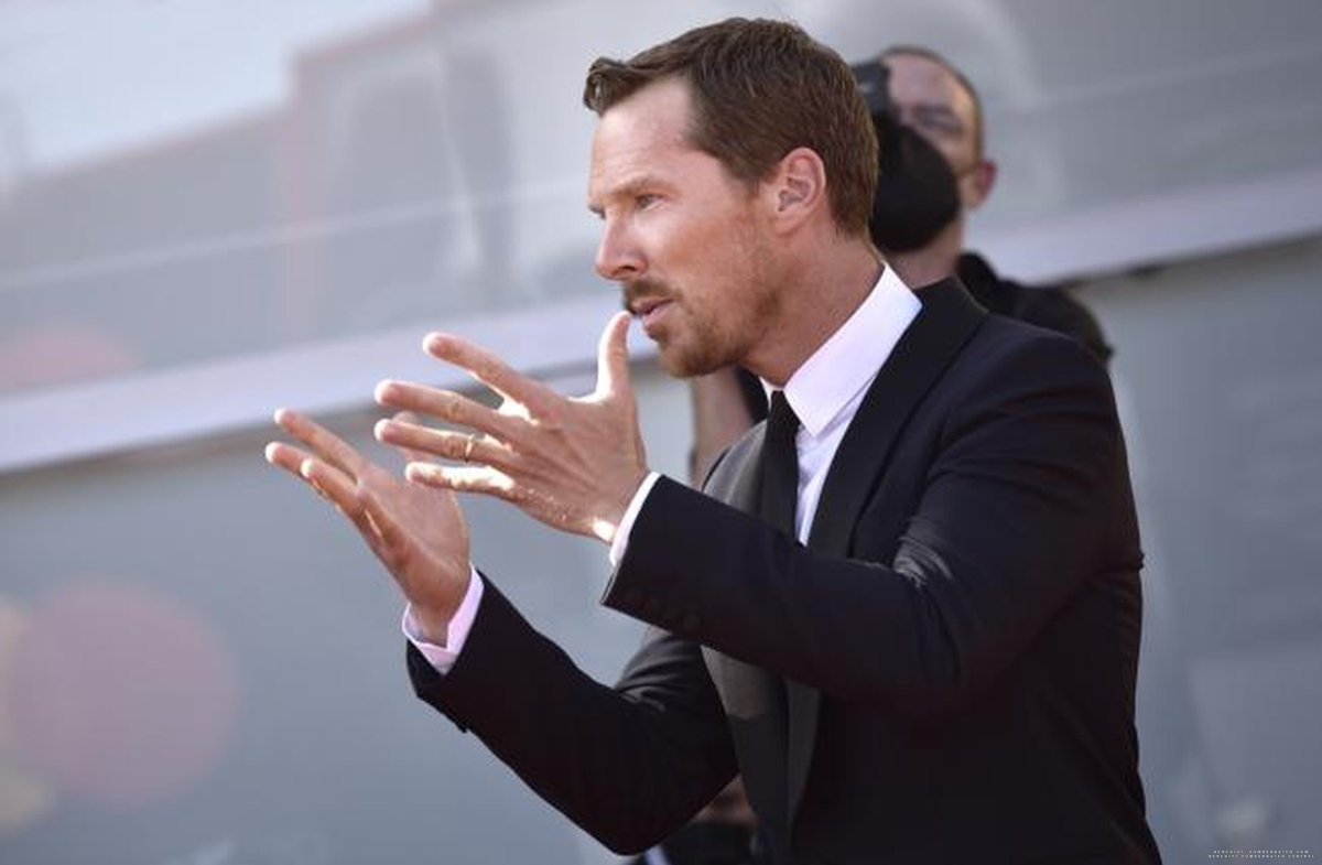 cumberbatchcom's tweet image. [GALLERY UPDATE] +364 UHQ photos of Benedict Cumberbatch and Sophie Hunter with Jane Campion and Kirsten Dunst at the "The Power of The Dog" premiere @ Venice International Film Festival benedict-cumberbatch.com/photos/thumbna…