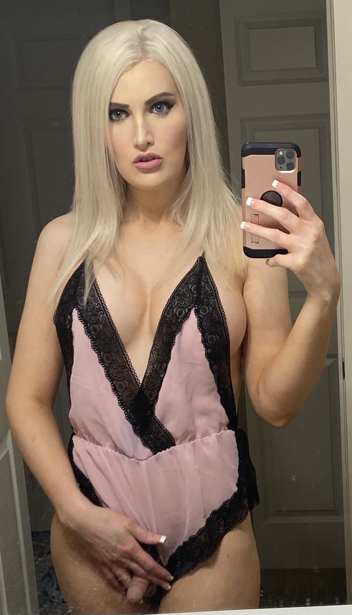 Nikki Winters’s pics and videos