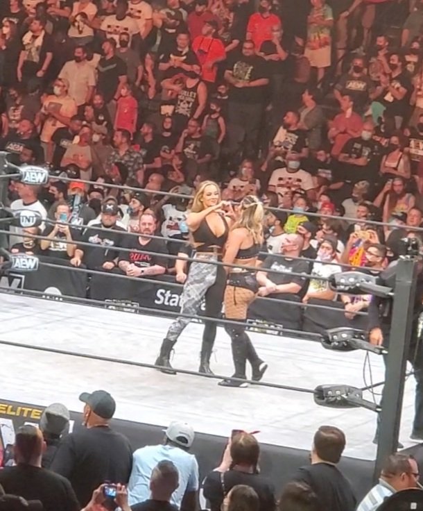 all the love goes to tayjay. glad I got to see this live