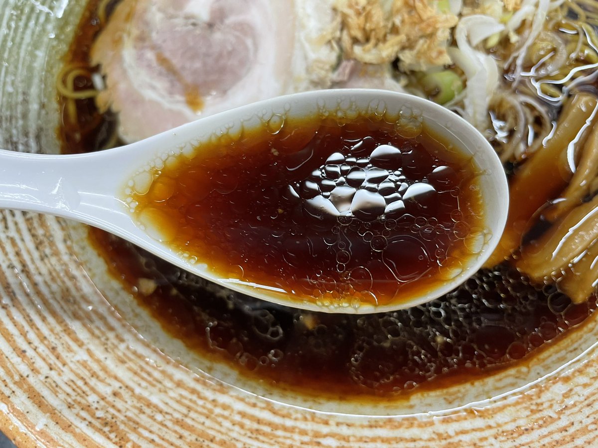menheragirl2016's tweet photo. 覆麺智@神保町

覆麺ラーメン10段
麺半分
TP生卵Ｗ

初牛テール目当てで出かけた瞬間に TLで売り切れ確認😭
デフォ目当てに向かう途中で
10段チャレンジ決意😊

ビビりつつも1口スープ飲んで…
よし！いける！😊
余裕クリアでした😊

副反応出ないとこを祈る😝

お心遣いありがとうございました😊 https://t.co/zA37Z15Uny