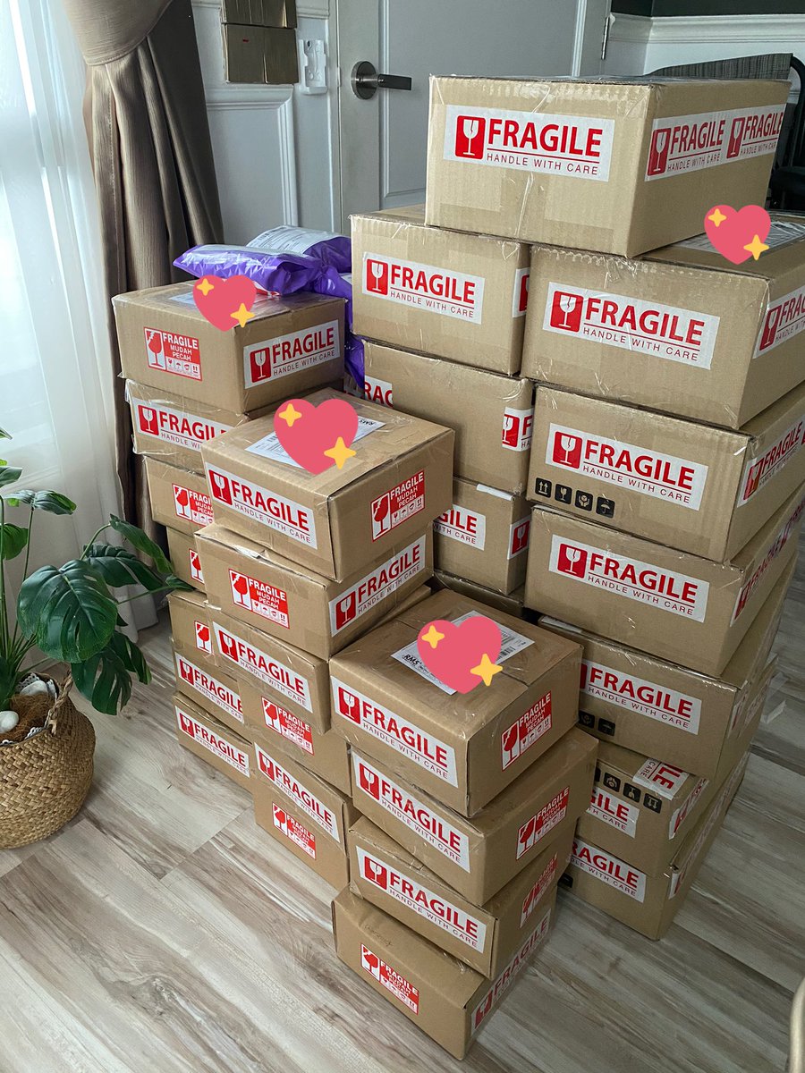 odiigom's tweet photo. [ #odiTracking ] poslaju will pick up all the albums today! you can check tracking number here > https://t.co/SkP5FpumnR https://t.co/vRIbKWZhKV