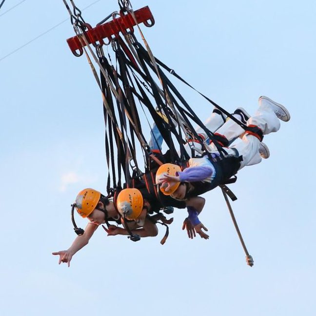 คือนิกิทำท่าสไปเดอร์แมน นิกิเคยบอกไว้ว่าโตขึ้นไปแล้วอยากเป็นสไปเดอร์แมน555555555555