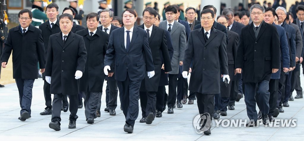 이런 개새끼들 전부 몰살시켜야된다,