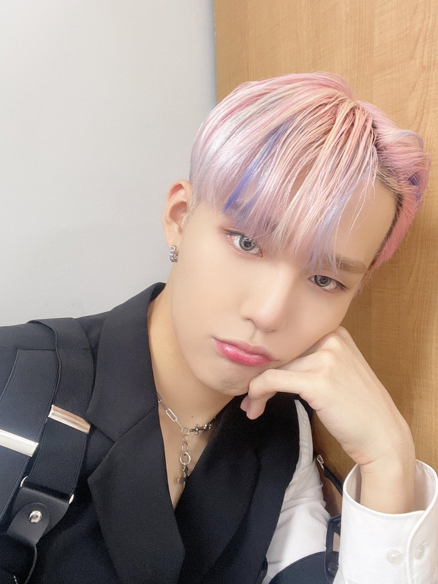 #Vote_for_your_cottoncandy_bias🥇

Iconic idol hairstyle one pick 'Cotton candy hair (a.k.a Rainbow hair)', pick your born to be 'Genius Idol' bias who are the most iconic for this hairstyle!🍨🍧🧁🍭

#MONSTAX #민혁
#NCT #해찬
#THEBOYZ #에릭
#CIX #승훈