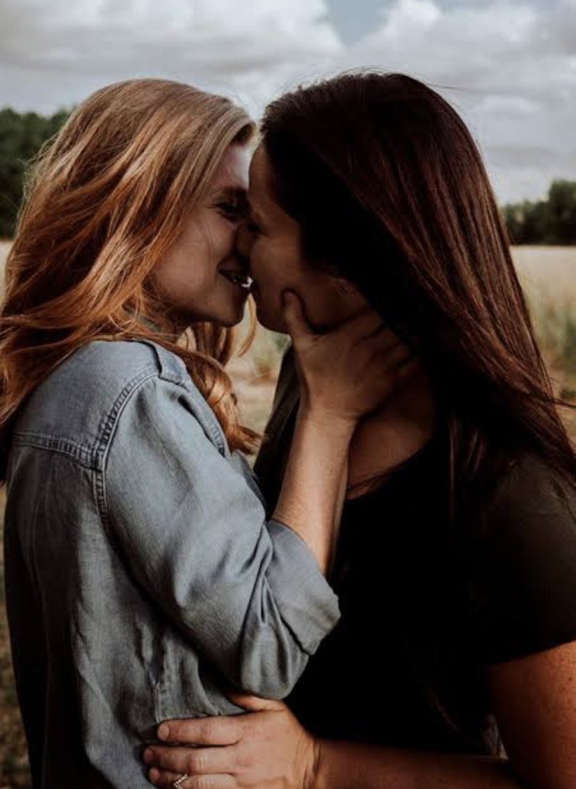 Фотосессия с парнем. Kiss girlfriend. Kiss girlfriend. Нежный поцелуй. Девушка целует.