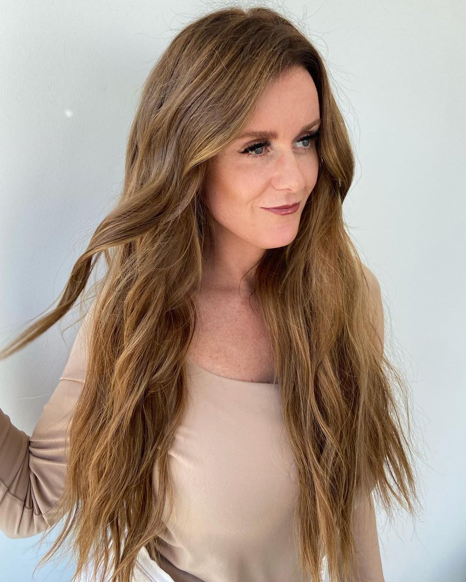 bohyme's tweet image. Let your hair do the talking 😍 Another amazing transformation by @gabirstudio ⁠We swoon!😘
#Bohyme
*
#BohymeHair #invisiblebeadextensions #hairtransformation #handtiedmanes #handtiedhair #brownhair #22inchextensions #hairprofessionals⁠⁠
#hairgoals #wavesfordays