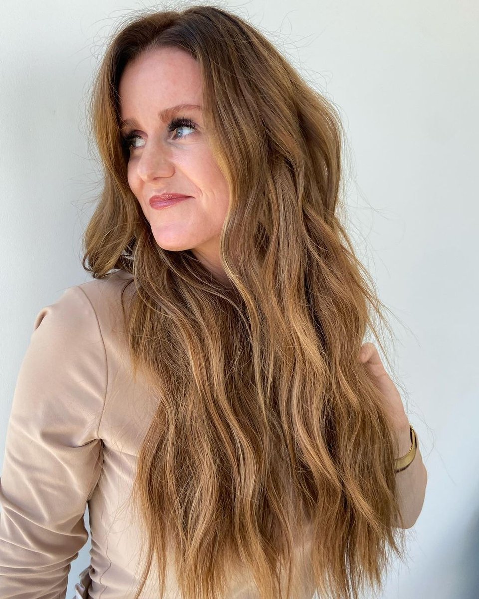 bohyme's tweet image. Let your hair do the talking 😍 Another amazing transformation by @gabirstudio ⁠We swoon!😘
#Bohyme
*
#BohymeHair #invisiblebeadextensions #hairtransformation #handtiedmanes #handtiedhair #brownhair #22inchextensions #hairprofessionals⁠⁠
#hairgoals #wavesfordays