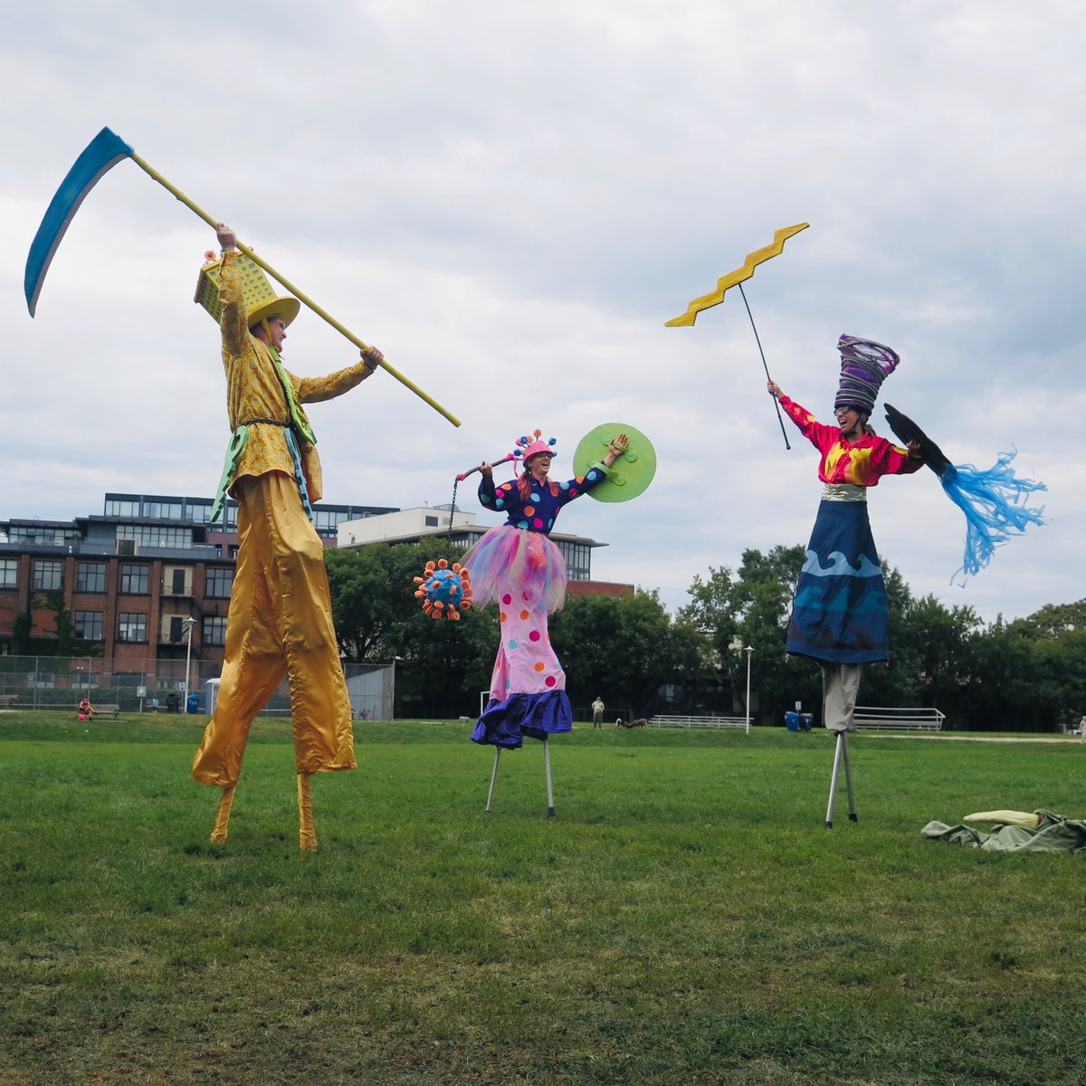 Come and battle the Home Wreckers, one last time! 
Our final performance of Home Follies is TODAY in Dentonia Park. 
4:30 – 6pm | Community Ensemble Rehearsal
7pm | Showtime!
shadowlandtheatre.ca/current 

#homefollies #artsintheparks #shadowlandtheatre
