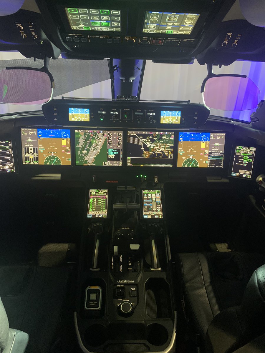 gilcomp's tweet image. Vraiment magnifique et un cockpit de toute dernière génération. #G700