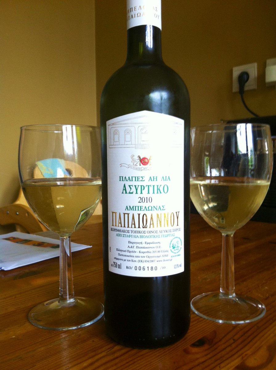 joukesp's tweet photo. #FridayLunch #FridayFishDay #PlaiceFilet #CeleriacMash #Assyrtiko #Papaioannou #Aperotime #Pousio
Apero after the morning shopping: Portuguese Rosé.
With lots of work ahead, simple lunch!
Plaice filets, potato/celeriac mash.
Last bottle of an excellent Assyrtiko by Papaioannou. https://t.co/7GZ9MYVrGl