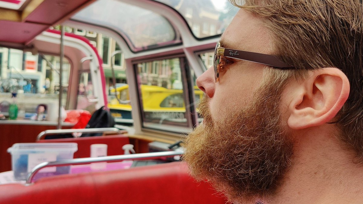 DavidLabowsky's tweet image. Friday surprise Day! tonight special guest in stream! His name is Joey de TheSlotbeasts! Grab your snacks and chillpants and see you at 17:00 CET Twitch and YouTube.com/davidlabowsky #FridayVibes #specialguest #livestream #davidlabowsky