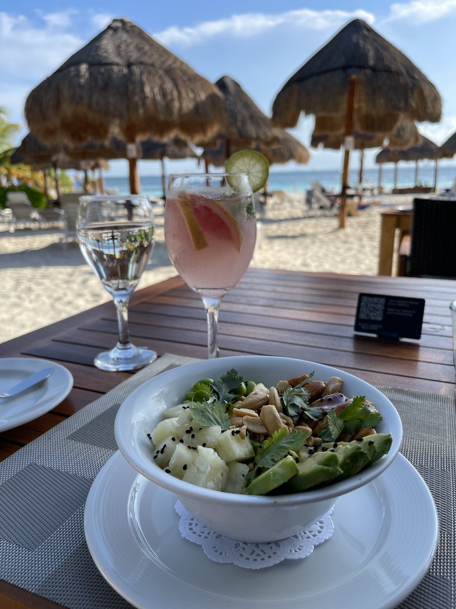 Poké Bowl in Playa Norte Beach Club