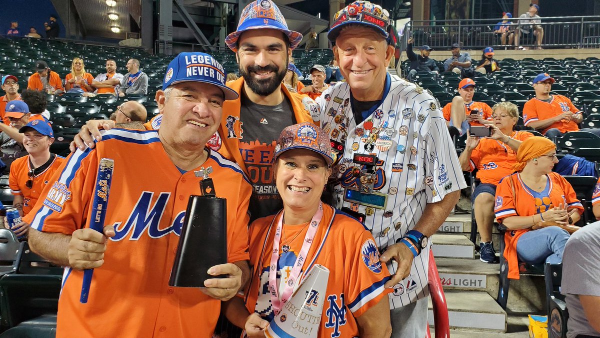 Radeckerchick's tweet image. We love our @Mets ! #Cowbellman #pinman @patchmanphil &amp;amp; @Radeckerchick aka #Shoutie 📣
@CitiField cheering them on to a win last night! Keep the train rolling 🚂 #yagottabelieve #truetotheorangeandblue 🧡💙