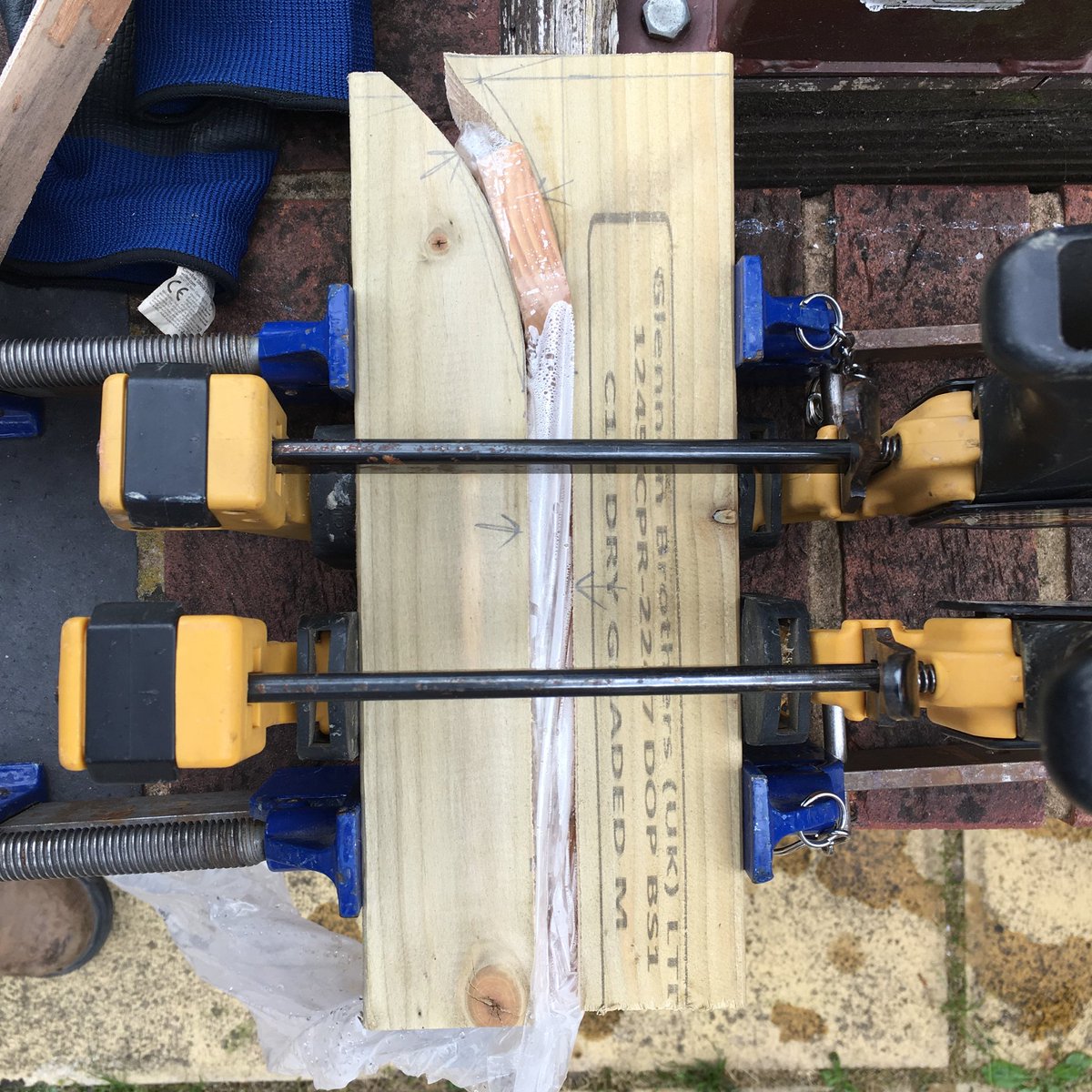 kerry_truman's tweet photo. after an excellent catch-up with the #TechsConnect community I am on another #stembending adventure..!? this time a pre-cut #spooncarving blank.. yesterdayβs βnot greenβ sample bent okay but took some damage.. anyone steambend their cranks..? any tips..? #dtchat #supportDT ππ https://t.co/8CLgP3vT59
