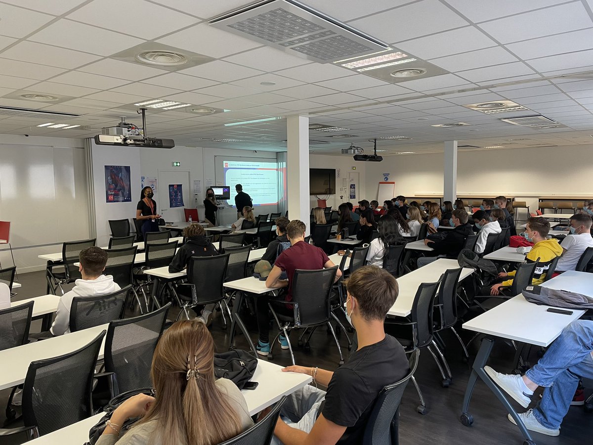 JSoreauEMNorman's tweet photo. Parmi les nbreuses nouveautés de cette rentrée, il y en a forcément certaines dt on est 1 + fier.
Les ateliers EM Engaged font partie de cela ! Ts nos étudiants sont sensibilisés au #Consentement #VSS &amp;notre plateforme @EMNormandie STOP Harcèlement leur est présentée. https://t.co/J6PkIcCuzu
