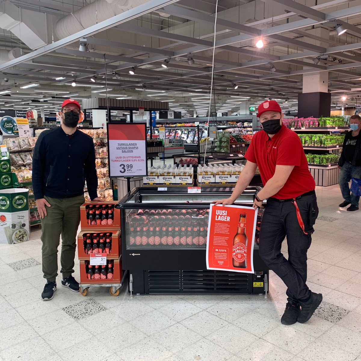 UusiOluttehdas's tweet photo. PAM💣 Nyt Uuden Oluttehtaan lager on isosti esillä (ja kylmässä!) Salon Cittarissa🙏🤩🔥

@eemeliaaltonen #uusioluttehdas #olut #beer #panimo #bryggeri #pienpanimo #craftbeer #craftbrewery #mikrobryggeri #brewery #citymarket #cittari #salo #jokapäiväparempi #salonseudunsanomat https://t.co/ELdPHHmLMO