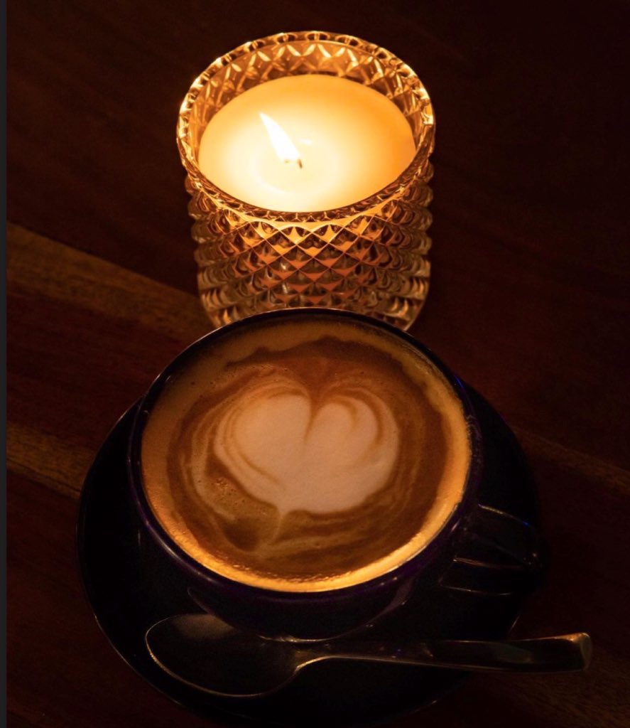 KetkiIndia's tweet photo. Handcrafted luxury is never out of fashion ✨
A large variety of scented candles and coasters are available at @KetkiIndia ♥️
For catalogue/ orders/ queries : https://t.co/I4ZiV4IqM7 📞
#soycandles #gifting #artisanswork #art #bluepotterycandles #jaipurbluepottery https://t.co/StbPpKwr0w