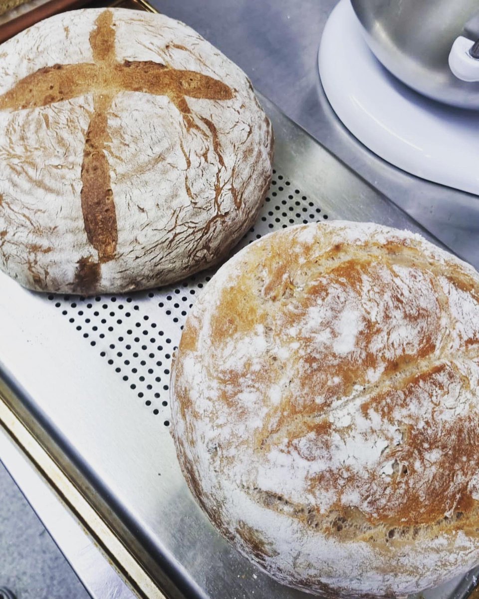 VeganTapas's tweet photo. Had some fun making bread today, keeping it fresh and mixing it up. We made a walnut and golden syrup loaf 😋 as well as a beet focaccia 😍 #homemade #homemadebread #bread #breadmaking #baking #vegan #plantbased #everythinghomemade #restaurant #heswall #wirral #liverpool https://t.co/fCwPGRn4N0