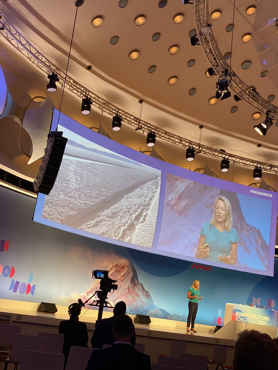 Die Erde verändert sich so schnell, dass wir gar nicht so schnell forschen können. Und die Frage ist: Wie kann Forschung Zukunft gestalten? Starker Auftakt von Dr. Antje Boetius beim #kkongress