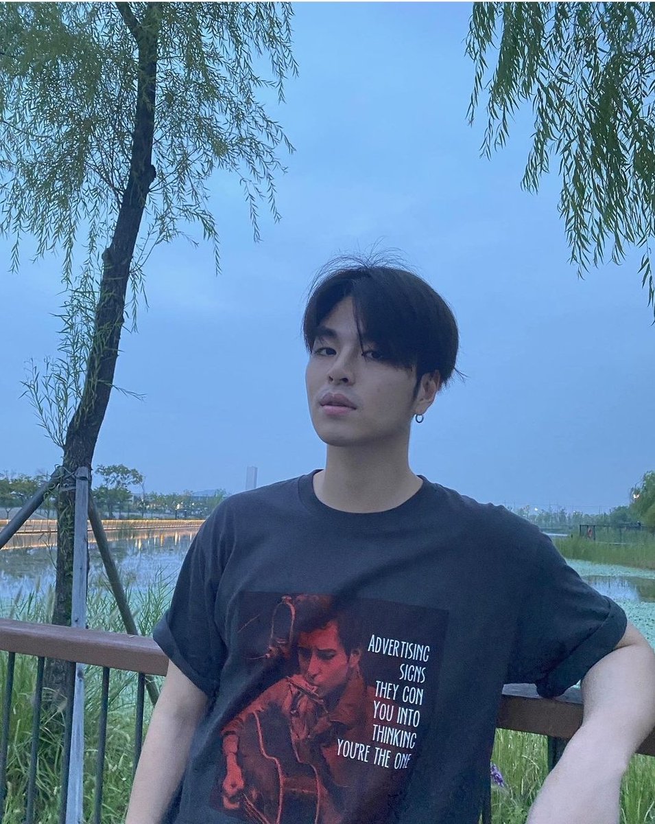syh__bae's tweet photo. Junhoe IG update 
https://t.co/dIFHL2yPzD

"Photos taken by mom"

#iKON #아이콘 @YG_iKONIC https://t.co/Itb0bNj9PH