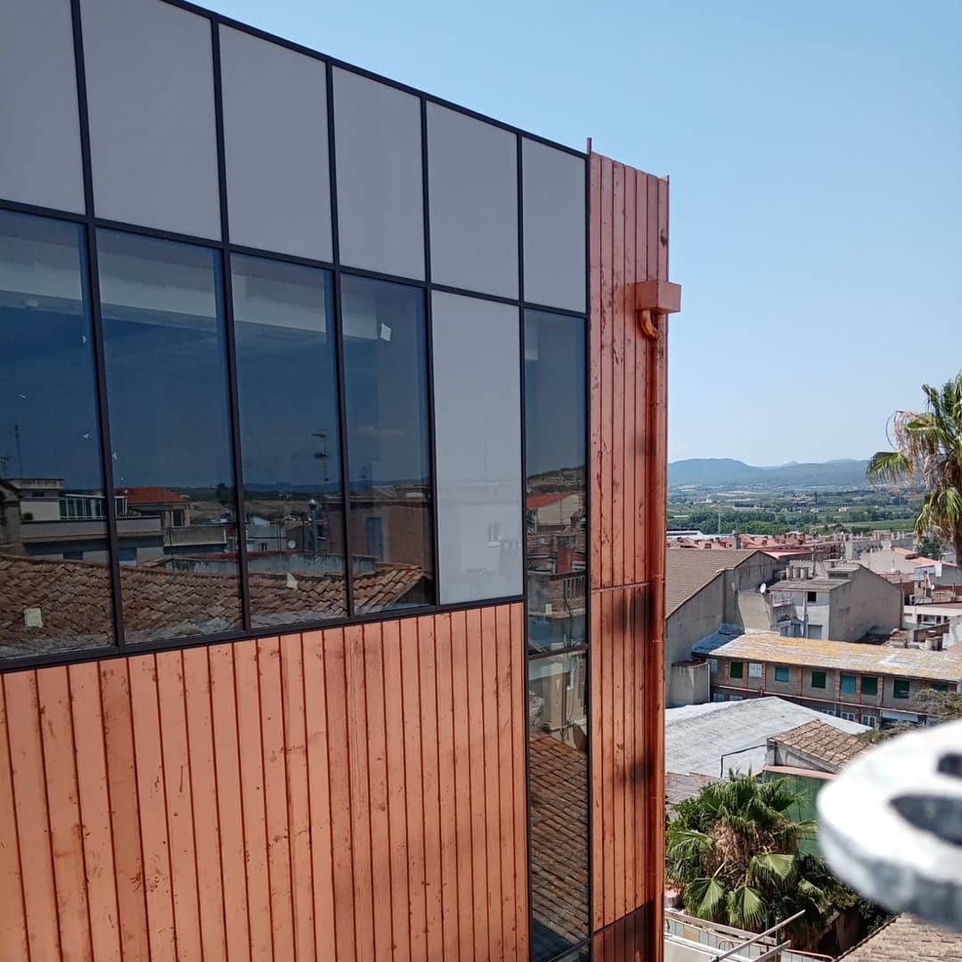 cubimat's tweet photo. Panel de fachada de cobre de @KME_TECU en Barcelona realizado por #cobrezinc y fabricado en Bilca + @cubimat.

materiales 100% reciclables!!!

#panelfachada #cobre #fachadametalica #cubimat #tejadosdecalidad #tecu https://t.co/zDzLa2HppL