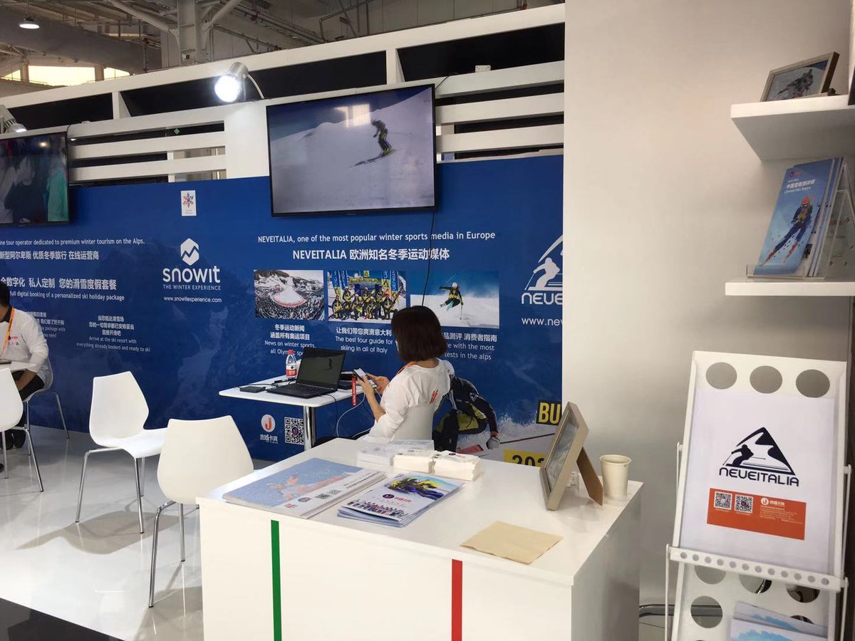 neveitalia's tweet image. Se in questi giorni vi capita di passare da Beijing (Pechino) passate a trovarci al WSSE, la più importante fiera degli sport invernali cinese in preparazione di #Beijing2022 
Siamo al centro del padiglione Italia insieme ai nostri compagni di viaggio di #JamSession e #Snowit