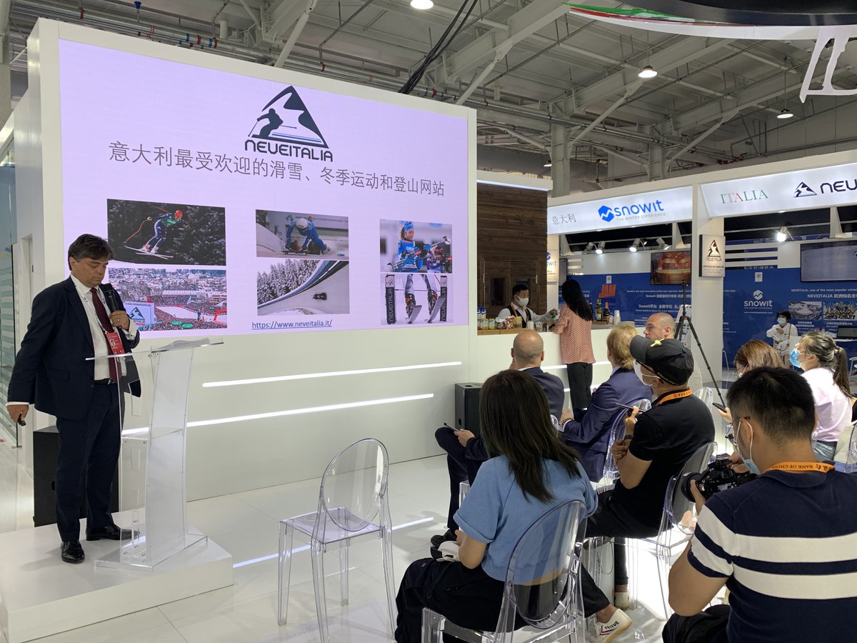neveitalia's tweet image. Se in questi giorni vi capita di passare da Beijing (Pechino) passate a trovarci al WSSE, la più importante fiera degli sport invernali cinese in preparazione di #Beijing2022 
Siamo al centro del padiglione Italia insieme ai nostri compagni di viaggio di #JamSession e #Snowit