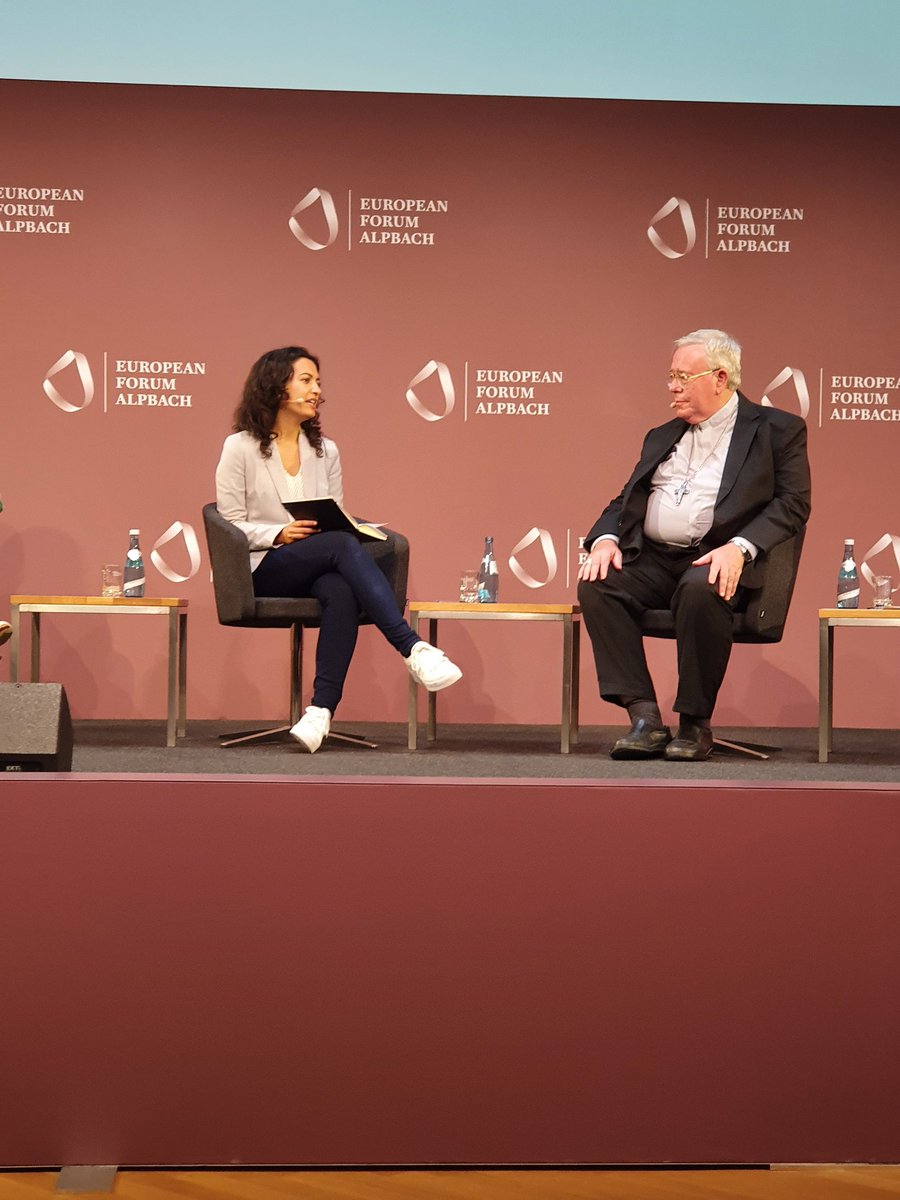 Das ist Alpbach. Die Studentin <a href="/ArpaElodie/">Elodie Arpa</a> diskutiert mit dem Luxemburger Kardinal Jean-Claude Hollerich über die europäischen Werte und fordert, daß wir diese Werte auch selbst leben.