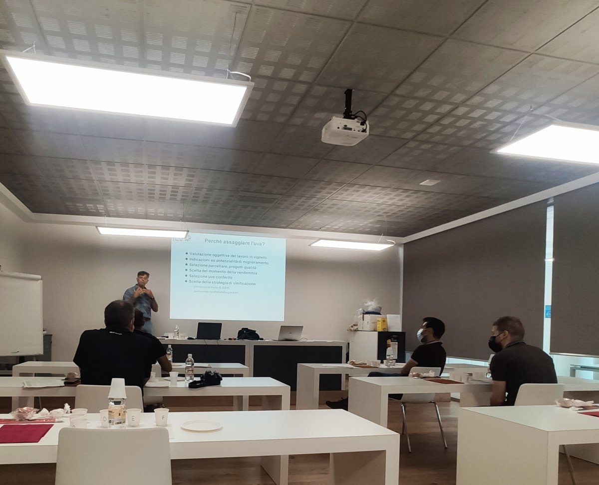 Enopiave's tweet image. Corso di formazione in aula con Vinidea : metodologia ICV di analisi sensoriale delle uve