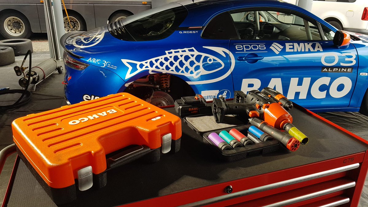BahcoTools's tweet photo. Getting ready for this weekend's race! 🤩 @GosiaRdest @AlpineEuropaCup #Bahco #BahcoFollowTheFish #FollowTheLegend #Girlsontrack #WomenInMotorSport #AlpineA110 https://t.co/dDgJI37Z3U