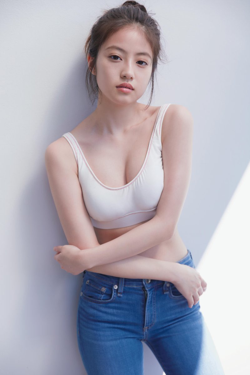 今田美桜　おっぱい 