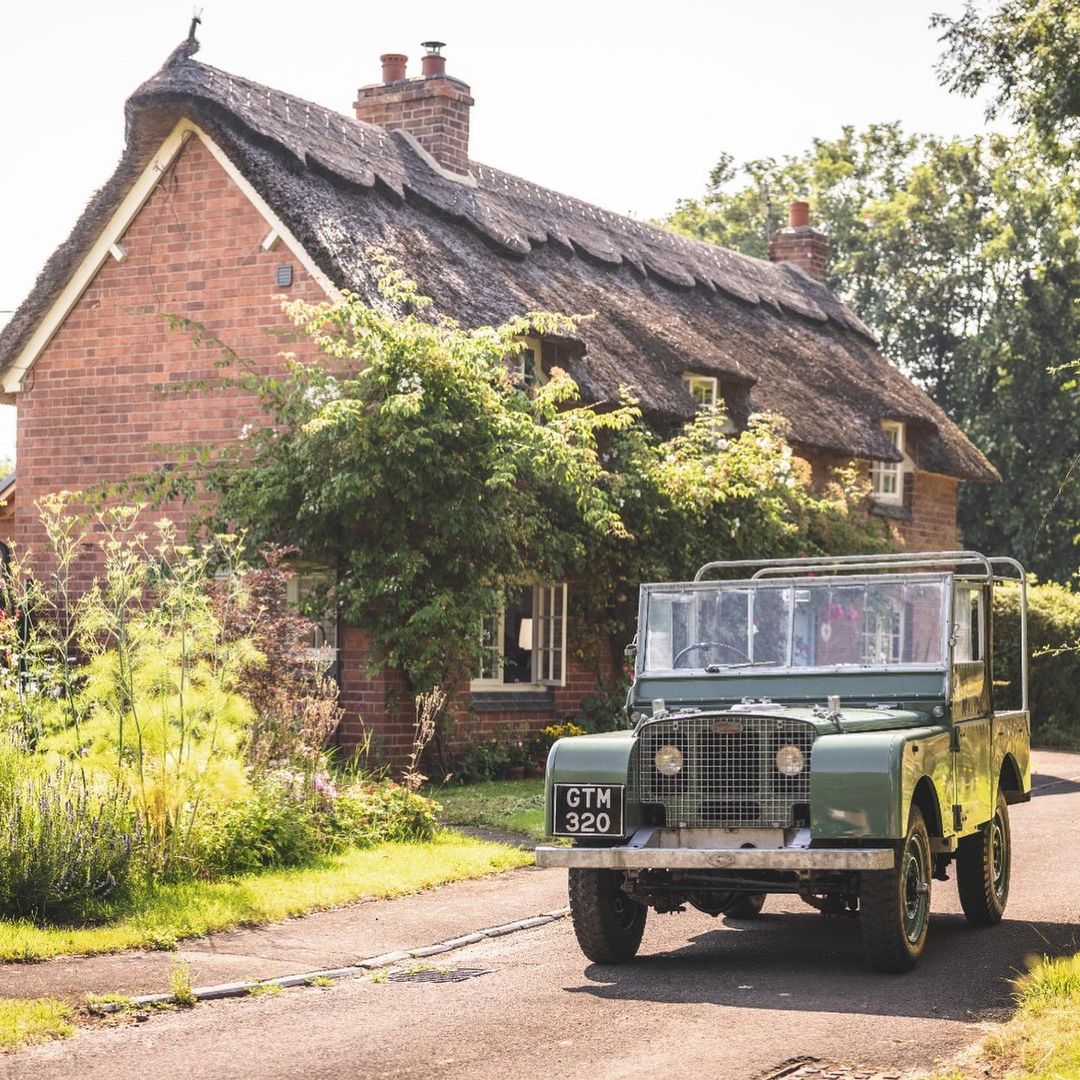 landroverpa's tweet photo. A superb @landrover.classic ‘Works Legend’ and a brilliant example of an early ‘pre 1500’ 1948 model #LandRover. The vehicle was originally built at Solihull on the 29th of November 1948 and its history since this date has been comprehensively documented https://t.co/OkaRVgeh3j