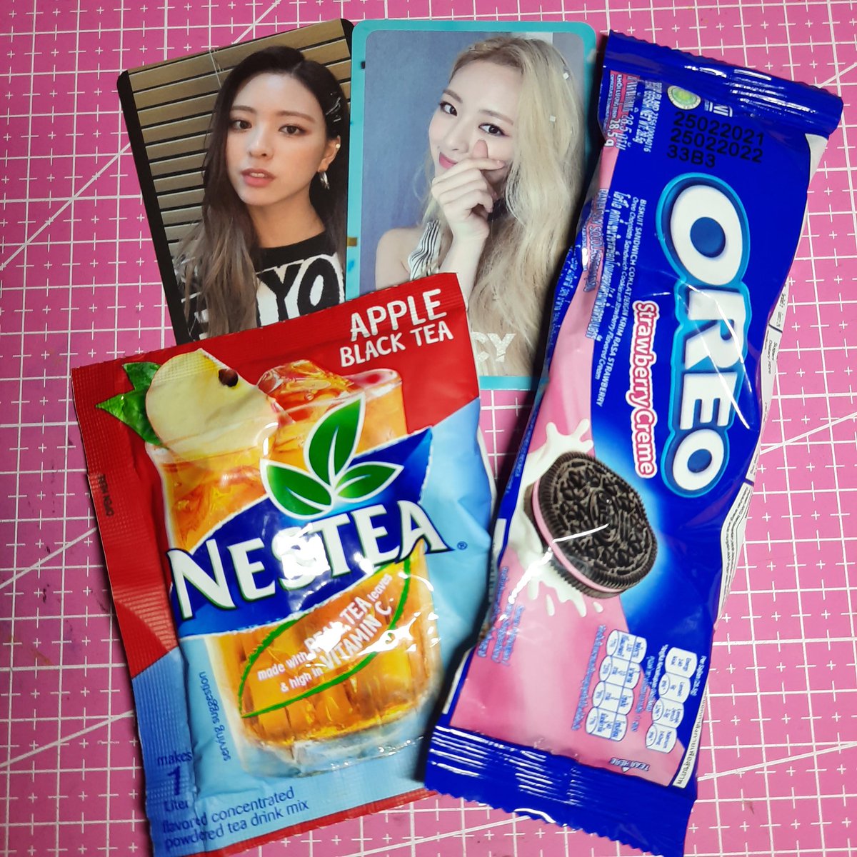 yoojihaul's tweet photo. ꒰ #211mail ꒱

my yuna pcs came home!! tysm @zoanatic for packing her safely ^-^ and for the nestea and the oreo na din 😄 https://t.co/w2CR3D2PtY