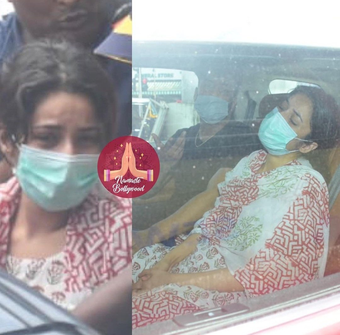 MaangeetMahi's tweet image. Just felt down from the core of my heart only 4 #ShehnaazGiII none can imagine how huge pain She is going through I wish that #SidhharthShukla don&apos;t left her so soon she can&apos;t be she without him, can&apos;t express my sorrow after seeing it #sidnaaz 4ever only death could apart them😭