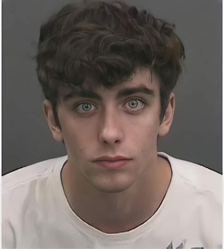 EvanEva75409145's tweet photo. @GovRonDeSantis Please give this young man a second chance. I hope he didn't mean it💔We are defending him because he is wronged and a young man instead of blaming him check the evidence 💔 https://t.co/OXBSYe5soK