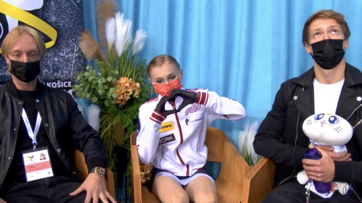 A1W1T1W1's tweet photo. Просто горжусь вами!!!!! Вы такие классные фигуристки!!!!! Спасибо за это!!!!! ❤️❤️❤️❤️ /// Well done, Kimmy!!!! You were also great! 😉❤️ #JGPFigure #JGPKosice #Zhilina #Muravieva #Repond #Жилина #Ника #Муравёва #KimmyRepond https://t.co/Vc1dBPEX6j