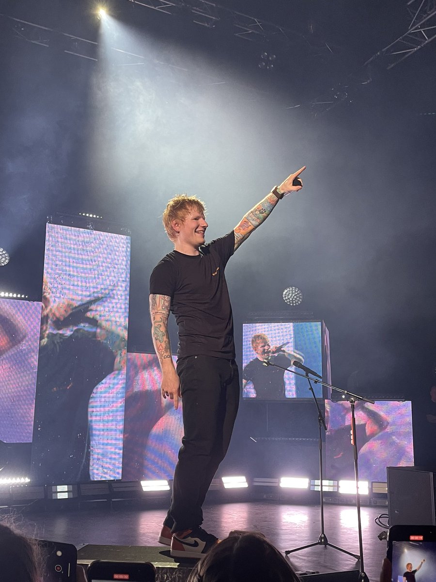 xkaayd's tweet photo. about last night @edsheeran https://t.co/WrTX8v1V1O