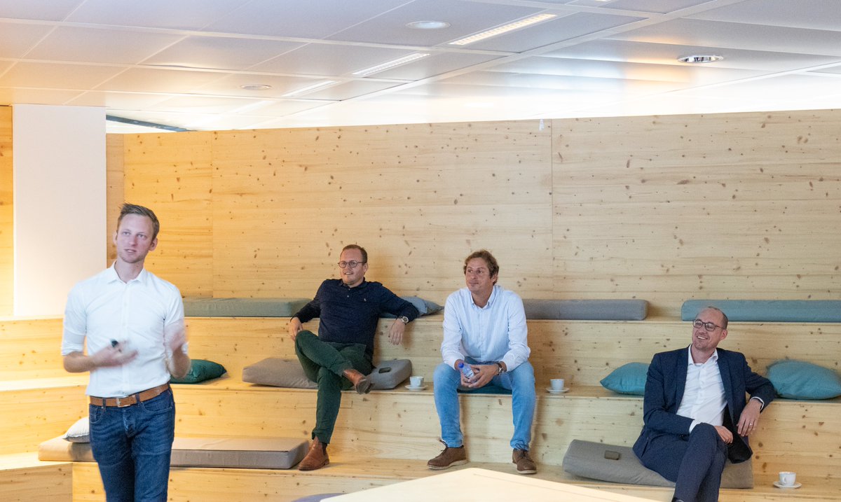 StartupsBe's tweet photo. #Stockoptions are essential in #scaling &amp; in the #warfortalent that has become more international. BE startups are swamped w/ rulings &amp; red tape. 
We want to thank Minister of Finance @vincent_v_p for his understanding of this crucial challenge to attract talent &amp; boost our tech! https://t.co/sL0QYukc8l