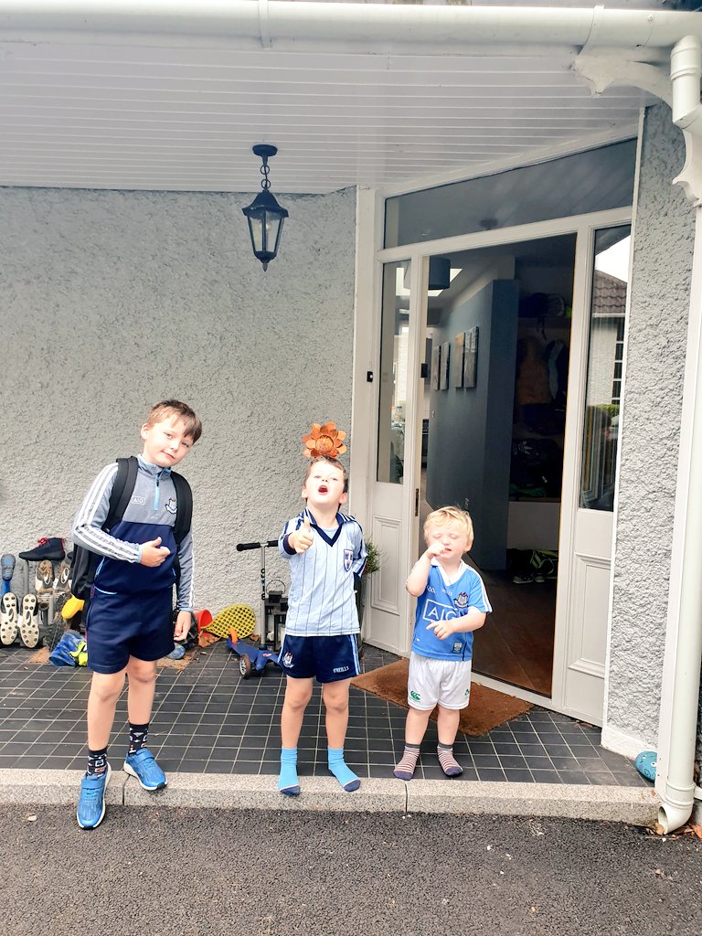 okmick's tweet photo. A small thing maybe...but local boys School @BelgroveJBS
calling on all the boys to wear Dublin gear to support the @dublinladiesg this weekend..
It's great (and right) the boys are hyped for the Ladies team &amp; don't differentiate between their sporting heroes... #coygib https://t.co/A1D39Cll5j