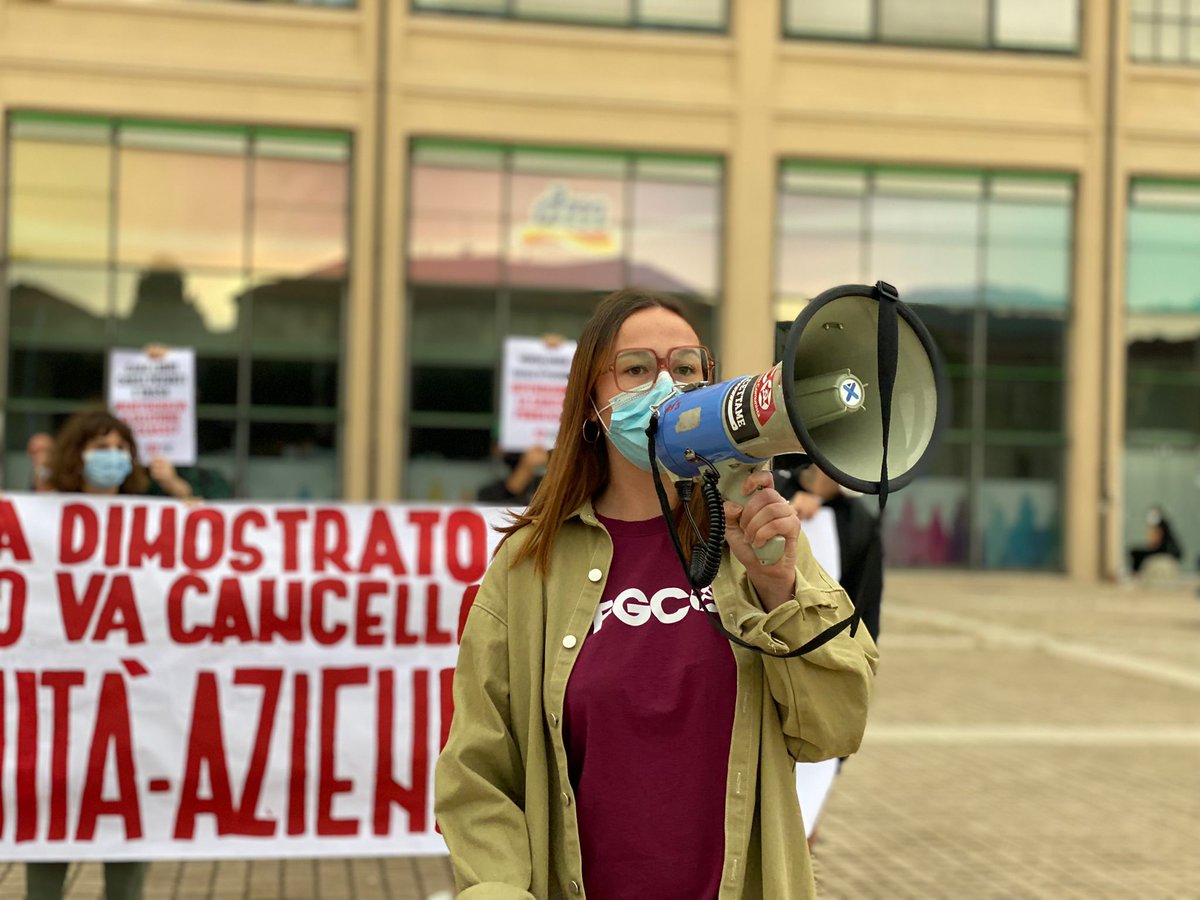 fgc_nazionale's tweet photo. LA PANDEMIA LO HA DIMOSTRATO, IL NUMERO CHIUSO VA CANCELLATO. Proteste contro il #TestMedicina all'#università. «Altro che meritocrazia, il test penalizza chi parte svantaggiato. Mancano i medici, il numero chiuso danneggia la sanità pubblica a vantaggio del privato». #3settembre https://t.co/rfcWtVXGMR