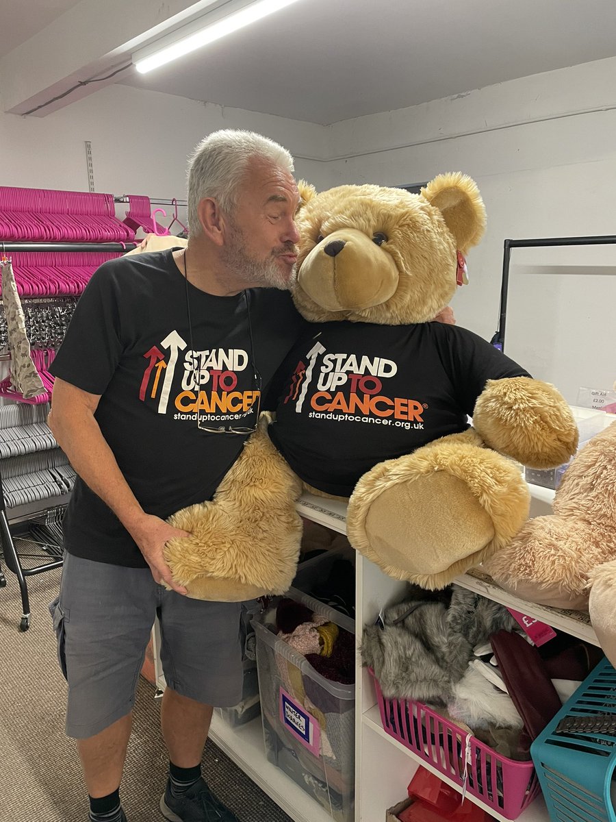.@MID12CRUK <a href="/winkleylisa/">Lisa winkley</a> <a href="/hinckleytimes/">The Hinckley Times</a> <a href="/hinckleybid/">Hinckley BID</a> 
Steve and Ted (or is that his real name🤔)our volunteer are <a href="/SU2C/">Stand Up To Cancer</a> 
Come in and have a go on “guess the name” to take him home,not Steve 🤣 Every entry wins a prize 😃