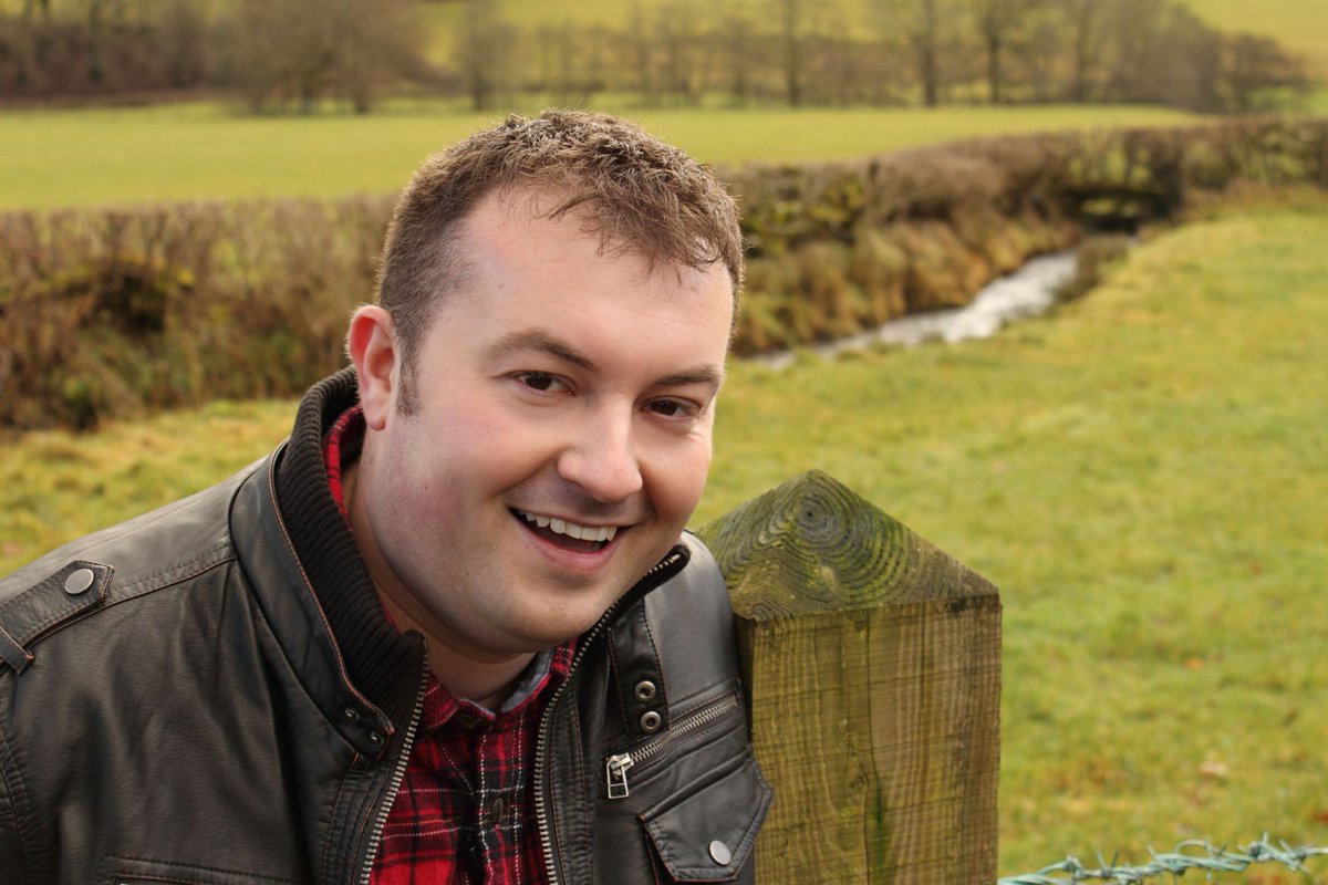 Telesgop (@telesgop) on Twitter photo Ar Troi'r Tir bore fory gyda <a href="/terwyndavies/">Terwyn Davies</a>
- Mae <a href="/rhodri99/">Rhodri Davies</a> wedi ymweld â Sioe Tregaron
- Hanes prosiect Calon Gwenyn
- Sgwrs gydag un o berchnogion <a href="/Arfordir_/">Dillad Arfordir Clothing</a>
- Prisiau'r farchnad
- Meinir Howells yn adolygu'r wasg
📅FORY
⏰07:00
📻 <a href="/BBCRadioCymru/">Radio Cymru</a>
<a href="/Ffermio/">Ffermio</a>
<a href="/HybuCigCymru/">HCC</a> Ar Troi'r Tir bore fory gyda <a href="/terwyndavies/">Terwyn Davies</a>
- Mae <a href="/rhodri99/">Rhodri Davies</a> wedi ymweld â Sioe Tregaron
- Hanes prosiect Calon Gwenyn
- Sgwrs gydag un o berchnogion <a href="/Arfordir_/">Dillad Arfordir Clothing</a>
- Prisiau'r farchnad
- Meinir Howells yn adolygu'r wasg
📅FORY
⏰07:00
📻 <a href="/BBCRadioCymru/">Radio Cymru</a>
<a href="/Ffermio/">Ffermio</a>
<a href="/HybuCigCymru/">HCC</a>