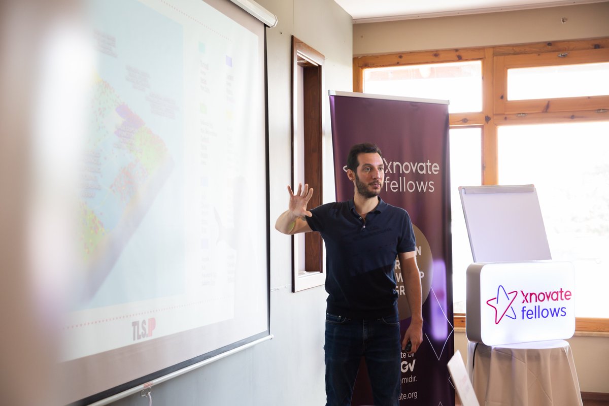 Günün ilk eğitiminde “Patent Haritaları ve İş Analitiği” başlığı altında Aykut Gülalanlar’dan patent verilerinin etkin kullanımı, doğru analiz yöntemleri ile teknoloji alanındaki trendlerin takip edilmesi ve bu alanlardaki örnekleri konuşuyoruz. 
<a href="/agulalanlar/">Aykut Gülalanlar</a> 

<a href="/T_T_G_V/">Türkiye Teknoloji Geliştirme Vakfı</a>